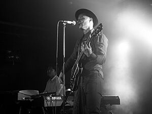 Jose James at Binuu (29405504927).jpg