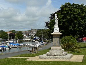 Kingsbridge-devon-uk-estuary-view