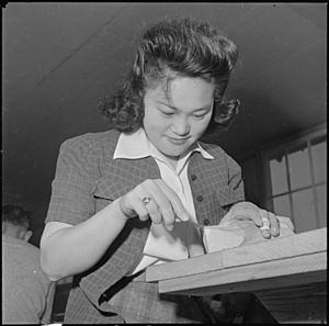 Rohwer Relocation Center, McGehee, Arkansas. In the wood carving class, at the Rohwer Center, this . . . - NARA - 539387