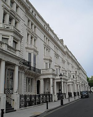 18–30 Palmeira Square, Hove (NHLE Code 1187581) (July 2010)