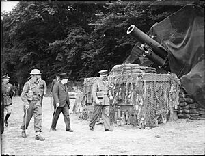 9.2inchHowitzerMkIIAndChurchill7August1940