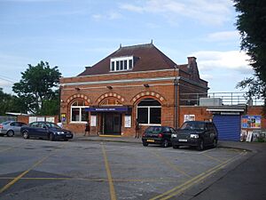 Buckhurst Hill stn building