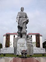 Le Loi statue.JPG