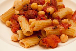 Tortiglioni con ceci.jpg