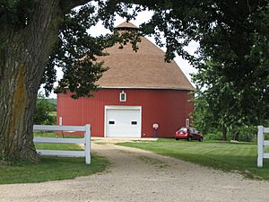 Eleroy Il Otte Round Barn6