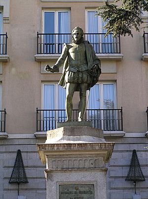 Estatua de Miguel de Cervantes (6 de diciembre de 2005, Madrid) 02.JPG
