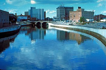 Flint River in Flint MIchigan.jpg