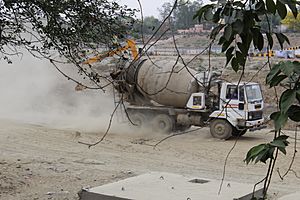 Gomti Riverfront - Heavy Machinery right over riverbed, flood plain.