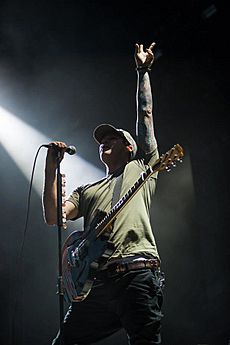 Tom DeLonge 2013