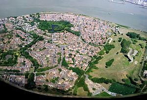 2015 London-Thamesmead, aerial view 2.jpg