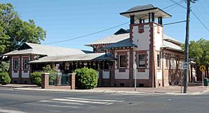 Bourke court house.jpg