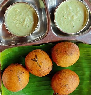 Bajji with coconut chutney.jpg