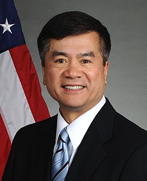 Gary Locke official portrait.jpg