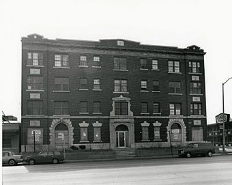 Pontchartrain Apartments Detroit.jpg