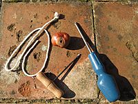 stringing a conker