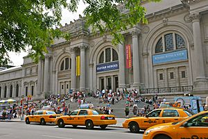 Outside the Metropolitan Museum Of Art (5893442271)