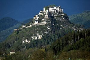 Sankt Georgen am Längsee Burg Hochosterwitz 01052004 2804