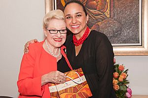 23º Foro Parlamentario Asia Pacífico - Gabriela Rivadeneira (ECUADOR) recibe saludo protocolario de Bronwyn Bishop (AUSTRALIA) (16094835639)