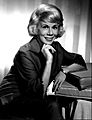 Bea Benadaret 1966