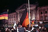 Bundesarchiv Bild 183-1990-1003-400, Berlin, deutsche Vereinigung, vor dem Reichstag