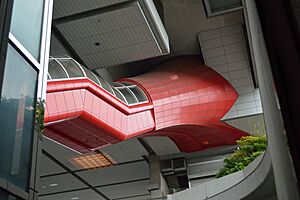 Edo-Tokyo Museum, escalator underneath