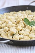 Gnocchi di ricotta burro e salvia.jpg