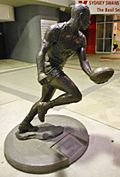 Paul Kelly Statue SCG.jpg