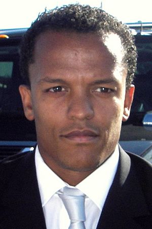 RobertEarnshaw02 (cropped).jpg