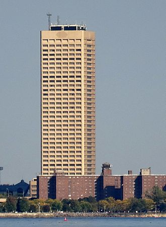 Buffalo, from Fort Erie, 2016 10 06 -af (30133266856) cropped.jpg