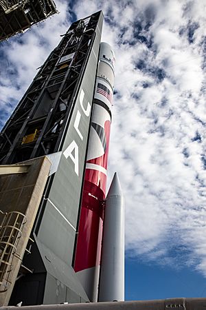 CLPS PM-1 Astrobotic-ULA Rollout for Launch (KSC-20240105-PH-CSH01 0079)