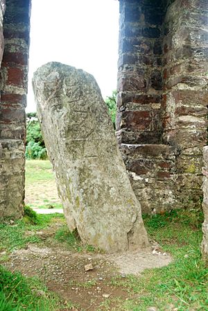 Caratacus Stone full view.jpg