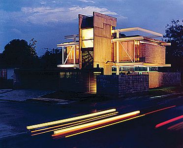 Casa de Acero. View at dusk