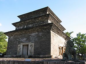 Korea-Gyeongju-Bunhwangsa seoktap-04