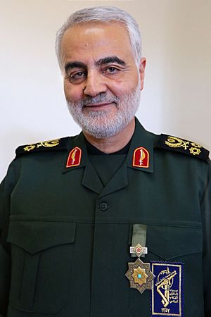 Qasem Soleimani with Zolfaghar Order.jpg