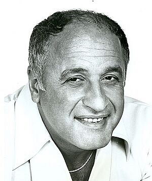 Vic Tayback 1976.JPG