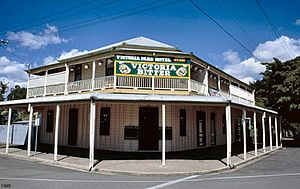 Victoria Park Hotel, 1995.jpg