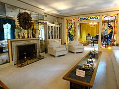 Graceland front room