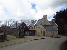 Mairie de Tréouergat, Finistère 01.JPG