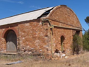 Old goods shed, Hoyleton.JPG