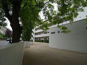 WALTER GROPIUS MARCEL BREUER LÁSZLÓ MOHOLY-NAGY - Lawn Road Flats Hampstead London NW3 2XD (2)