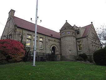 Carnegie Library McKeesport 2018b.jpg