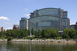 GaylordNationalResortFromRiver.jpg