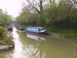 Grand Union Canal Crick Wharf 4