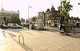 Hanwell Broadway 3404.jpg