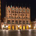 Rathaus Stralsund nächtlich erleuchtet