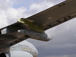 Yoyager-underwing-cobham-pod