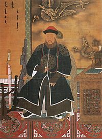 Three-quarter painted portrait of a thickly bearded man wearing a red hat adorned with a peacock feather and dressed with a dark long robe with dragon patterns. Clockwise from bottom left to bottom right, he is surrounded by a sheathed sword mounted on a wooden display, Manchu writing on the wall, a three-clawed dragon and a five-clawed dragon (also printed on the wall), and a wooden desk with an incense burner and a book on it.