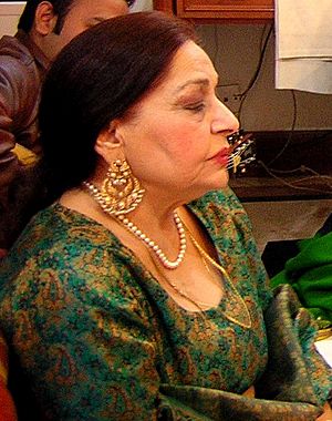 Farida Khanum rehearsing.jpg