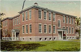 PostcardNewCanaanCtCenterSchool1912