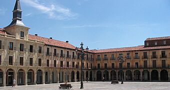 Spain-Leon-Plaza Major2005